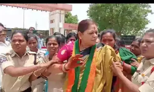 బాసర ట్రిబుల్ ఐటీ వద్ద మళ్ళీ ఉద్రిక్తత..