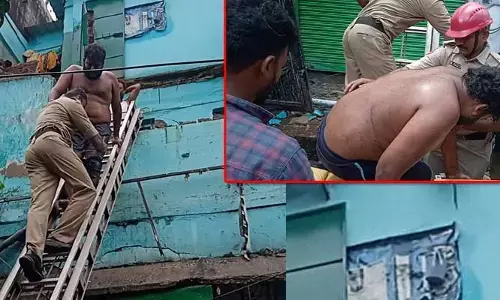 విశాఖలో భారీ వర్షంతో కూలిన పాత భవనం..ఇద్దరికి తీవ్ర గాయాలు