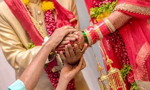 యువతి కోసం తండ్రి, కొడుకు త్యాగం.. ఇద్దరూ అలా పెళ్లి చేసుకొని..