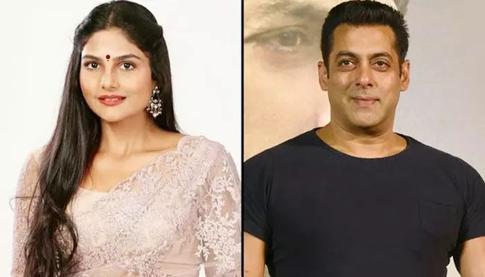 సూపర్ స్టార్తో ఫొటో కోసం వెళ్తే.. నటి హేమను కుక్కలాగా బయటకు తరిమేసిన సెక్యూరిటీ సూపర్ స్టార్తో ఫొటో కోసం వెళ్తే.. నటి హేమను కుక్కలాగా బయటకు తరిమేసిన సెక్యూరిటీ