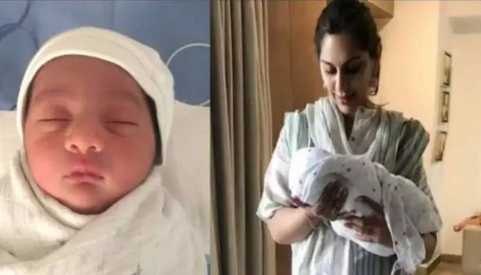 Ram Charan - Upasana: రామ్ చరణ్ కూతురి ఫొటోస్ లీక్.. ఎవరి పోలికో తెలుసా? Ram Charan - Upasana: రామ్ చరణ్ కూతురి ఫొటోస్ లీక్.. ఎవరి పోలికో తెలుసా?