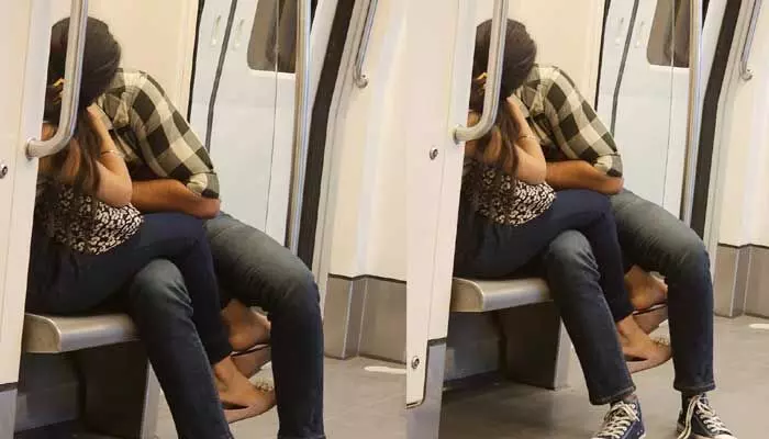 Couple Kissing Inside Delhi Metro :మెట్రోలో మరో ప్రేమ జంట ముద్దుల రచ్చ