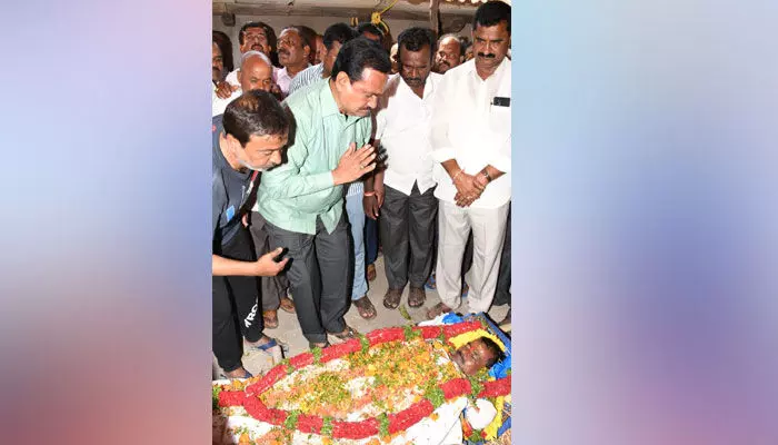 చిట్టెడు భగవంత రెడ్డికి కడసారి వీడ్కోలు.. చిట్టెడు భగవంత రెడ్డికి కడసారి వీడ్కోలు..