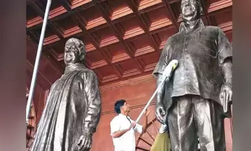 బీఎస్పీ ప్రధాన కార్యాలయంలో అంబేద్కర్ విగ్రహం తొలగింపు