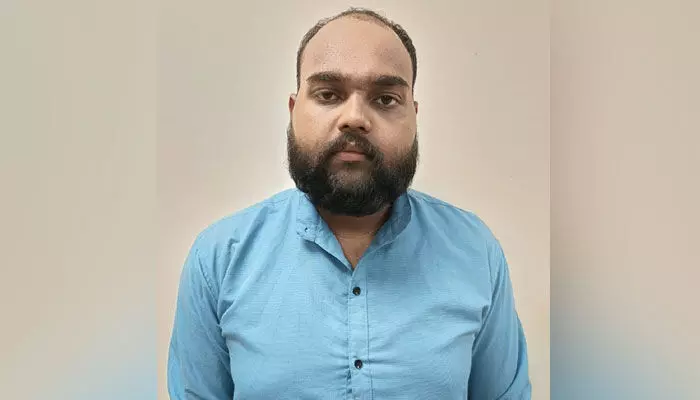 స్కూల్ ఫ్రెండ్ అంటూ అమ్మాయికి ఎరా.. ఫేస్బుక్, ఇన్స్టాగ్రాంలో చాటింగ్ స్కూల్ ఫ్రెండ్ అంటూ అమ్మాయికి ఎరా.. ఫేస్బుక్, ఇన్స్టాగ్రాంలో చాటింగ్