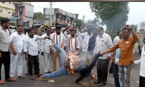 కాంగ్రెస్ పార్టీలో గ్రూప్ రాజకీయాలు..