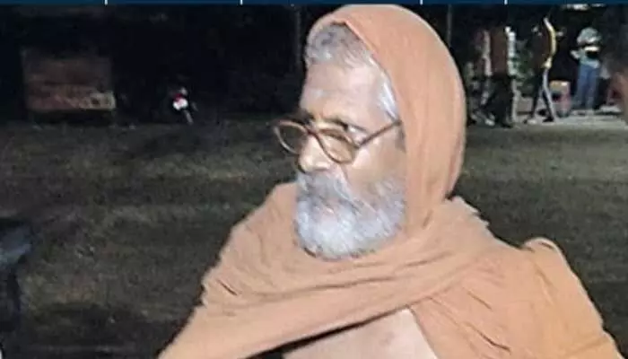 Purnananda Remand Report: ఏడాదిగా గొలుసులు కట్టి మరీ అత్యాచారం.. Purnananda Remand Report: ఏడాదిగా గొలుసులు కట్టి మరీ అత్యాచారం..