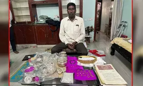 Guntur: లంచాల డబ్బుతో ఇంట్లోనే బంగారం, వెండి నగల ఖజానా