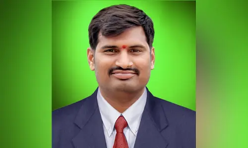 ఎస్సై కుటుంబానికి బ్యాచ్​మేట్ల అండ..  రూ.25 లక్షల ఆర్థిక సాయం