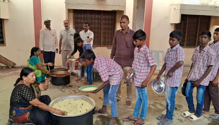 వంట తంటా.. బిల్లులు రాక అప్పులపాలవుతున్న వంట ఏజెన్సీలు