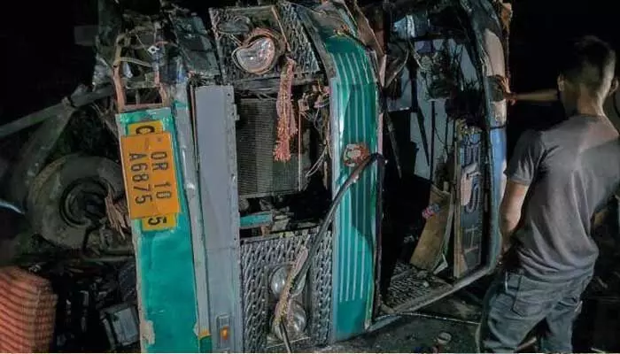 Odisha Bus Accident: ఘోర బస్సు ప్రమాదం.. 10 మంది ప్రయాణికులు స్పాట్ డెడ్
