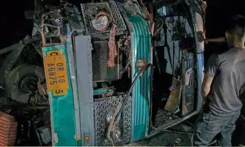 Odisha Bus Accident: ఘోర బస్సు ప్రమాదం.. 10 మంది ప్రయాణికులు స్పాట్ డెడ్