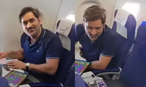 MS Dhoni Candy Crush : ఫ్లైట్ లో క్యాండీ క్రష్ ఆడిన ధోని.. కేవలం మూడు గంటల్లో 30 లక్షల డౌన్ లోడ్స్