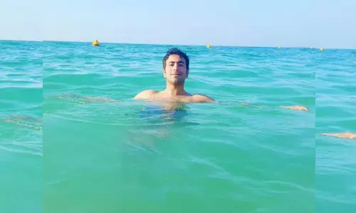 Umair Sandhu : సెలబ్రిటీల ఇళ్లల్లో చిచ్చులు పెట్టి ఎలా ఎంజాయ్ చేస్తున్నాడో చూడండి..!