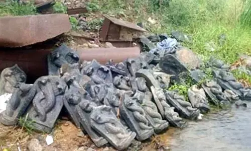 Guntur: నదీ తీరంలో  నాగదేవత విగ్రహాలు..  అశుభం జరుగుతుందేమో!