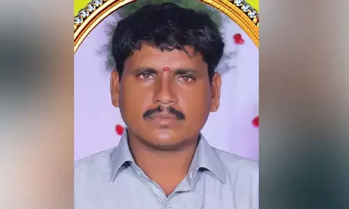 మున్నేరులో శవమై తేలిన వ్యకి.. అది హత్యా, ఆత్మహత్యా..