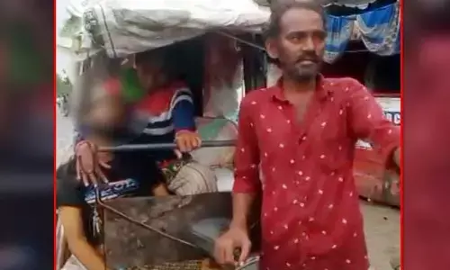 Ap News: హృదయవిదారకం.. రిక్షాలో కుమారుడు మృతదేహం తరలింపు