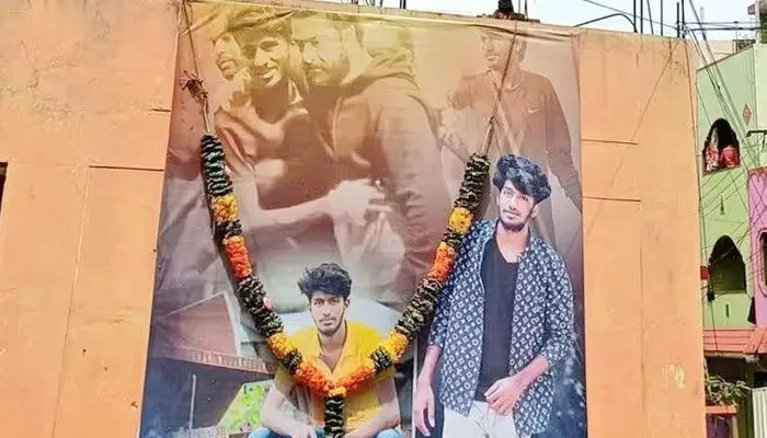 జూ.ఎన్టీఆర్ అభిమాని ఆత్మహత్యపై అనుమానాలు.. స్పందించిన చంద్రబాబు జూ.ఎన్టీఆర్ అభిమాని ఆత్మహత్యపై అనుమానాలు.. స్పందించిన చంద్రబాబు