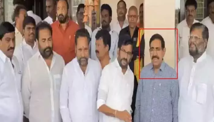 Nellore: అజ్ఞాతం వీడిన మాజీమంత్రి.. పాలిటిక్స్లో మళ్లీ షురూ Nellore: అజ్ఞాతం వీడిన మాజీమంత్రి.. పాలిటిక్స్లో మళ్లీ షురూ