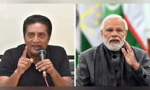 ప్రధాని మోడీపై సినీనటుడు ప్రకాశ్ రాజ్ సంచలన ట్వీట్