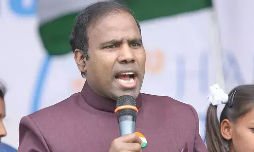 తెలంగాణ ప్రజల చెవిలో పూలు పెడుతున్న కేసీఆర్: KA Paul