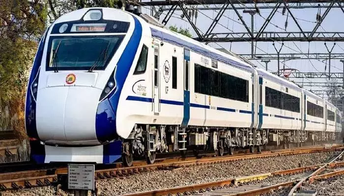 Vande Bharat Express: వందేభారత్ ఎక్స్‌ప్రెస్ రైలుకు తప్పిన పెను ప్రమాదం..