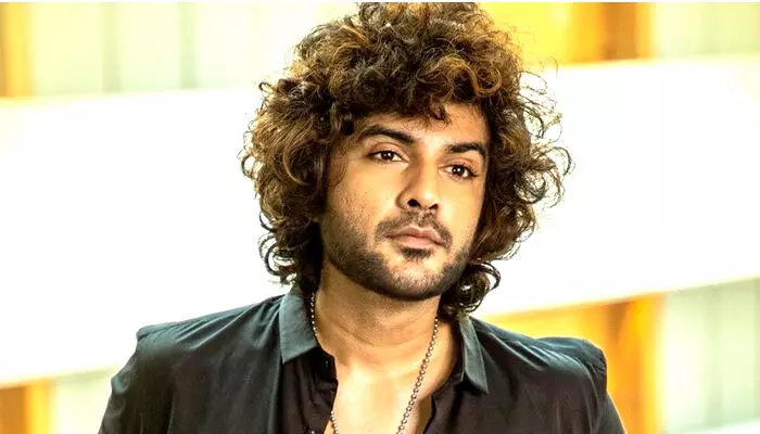 నాటి బొక్కల మొఖం వ్యక్తే నేడు స్టార్ హీరో.. టాలీవుడ్లో అంతా అదే టాక్ నాటి బొక్కల మొఖం వ్యక్తే నేడు స్టార్ హీరో.. టాలీవుడ్లో అంతా అదే టాక్