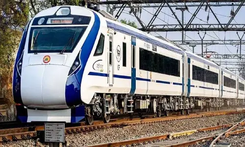 Vande Bharat Express: వందేభారత్ ఎక్స్‌ప్రెస్ రైలుకు తప్పిన పెను ప్రమాదం..