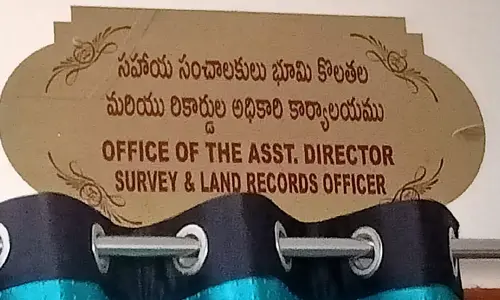 కలెక్టరేట్ లో ఏసీబీ దాడులు..