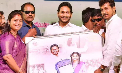 రాక్షసులతో యుద్ధం చేస్తున్నాం.. కురుపాం సభలో సీఎం వైఎస్ జగన్
