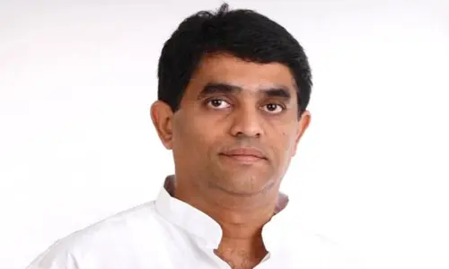 మంత్రి బుగ్గన పర్యటనలో అపశృతి.. 70మందిపై తేనెటీగల దాడి