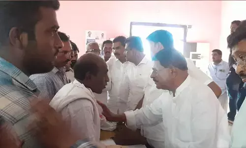 చెక్కుల పంపిణీకి వచ్చిన ఎమ్మెల్యేకు చుక్కెదురు..