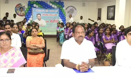 పిల్లల చదువుల కోసం తల్లిదండ్రులు ఆర్థిక ఇబ్బందులు పడకూడదు.. డిప్యూటీ సీఎం ముత్యాలనాయుడు