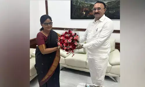 కాపు సంక్షేమ భవనానికి సహకరించండి.. సీఎస్ శాంతికుమారికి బీఆర్ఎస్ ఏపీ ప్రెసిడెంట్ వినతి