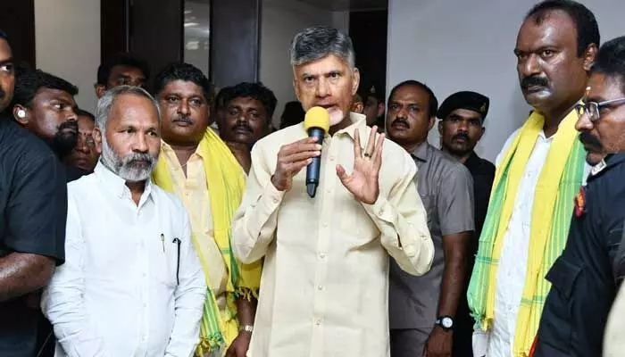 Chandrababu: ఓటర్ లిస్ట్లో అక్రమాలపై ఆగ్రహం.. కార్యకర్తలకు కీలక సూచనలు Chandrababu: ఓటర్ లిస్ట్లో అక్రమాలపై ఆగ్రహం.. కార్యకర్తలకు కీలక సూచనలు