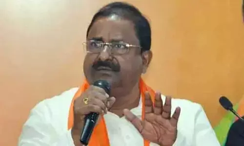 Somu Veerraju:  మా పథకాలపై మీ స్టిక్కర్లేంటి?.. ఏపీ ప్రభుత్వంపై సోము వీర్రాజు ఆగ్రహం