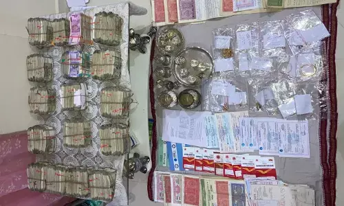 ల్యాండ్ సర్వే ఏడీ ఇంటిలో ఏసీబీ సోదాలు..
