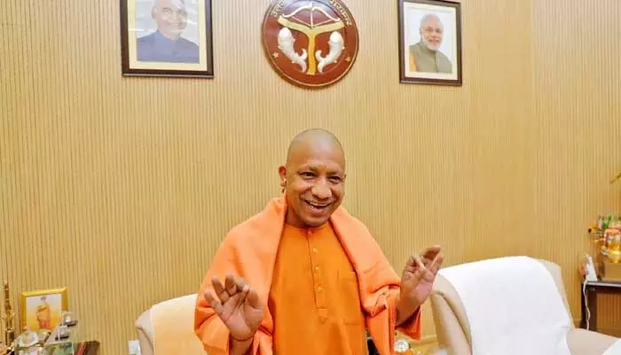 గ్యాంగ్ స్టర్ భూమిని పేదలకు పంచిన ముఖ్యమంత్రి (వీడియో) గ్యాంగ్ స్టర్ భూమిని పేదలకు పంచిన ముఖ్యమంత్రి (వీడియో)