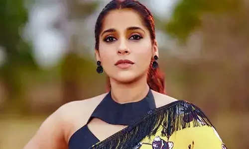 రేపిస్ట్ నుంచి ఎవరైనా కాపాడండి అంటూ.. యాంకర్ రష్మి ట్వీట్