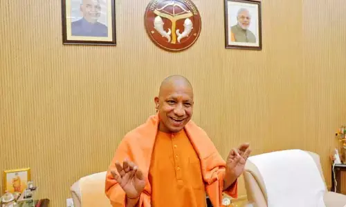 గ్యాంగ్ స్టర్ భూమిని పేదలకు పంచిన ముఖ్యమంత్రి (వీడియో)