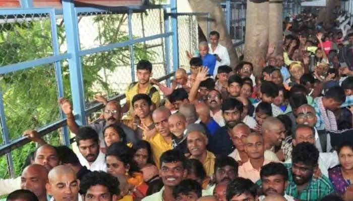 Tirumala: టోకెన్లు లేని భక్తులకు 24 గంటల్లో సర్వదర్శనం