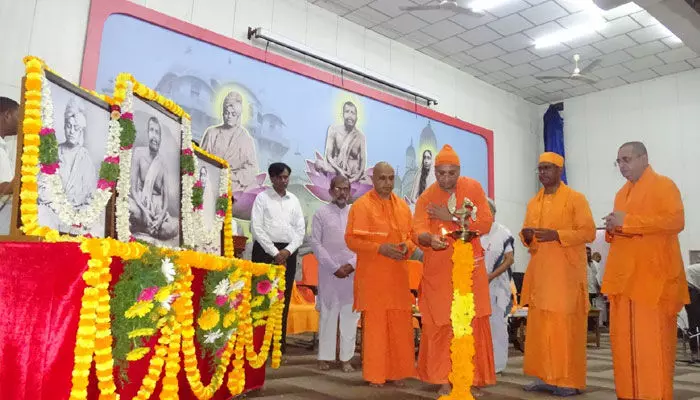 ఆచరణే వేదాంత పరమలక్ష్యం : స్వామి బోధమయానంద ఆచరణే వేదాంత పరమలక్ష్యం : స్వామి బోధమయానంద