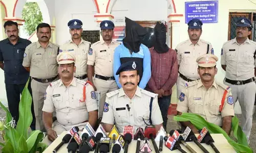 పారిపోదాం అనుకున్నారు.. అడ్డంగా బుక్కయ్యారు..