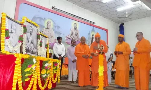 ఆచరణే వేదాంత పరమలక్ష్యం : స్వామి బోధమయానంద