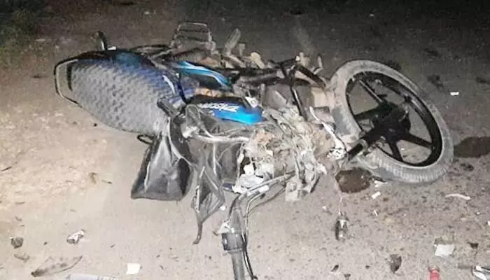 Ap News: రెండు బైక్లు ఢీ.. ఇద్దరు దుర్మరణం Ap News: రెండు బైక్లు ఢీ.. ఇద్దరు దుర్మరణం