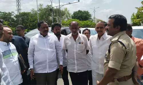అడుగడుగునా నిర్భంధం... నిజాంను తలపిస్తున్న ప్రభుత్వం..