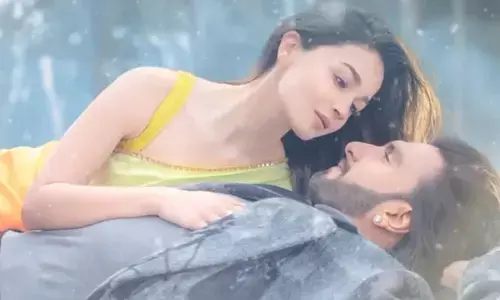 బిడ్డ పుట్టిన నాలుగు నెలలకే రొమాంటిక్ సాంగ్ చేసిన హీరోయిన్