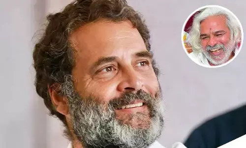 రాహుల్ గాంధీకి ముద్దు పెట్టిన గద్దర్