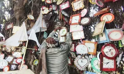 స్టైలిష్ దేవుడు.. ఆ ఆలయంలో గడియారం, సిగరెట్ సమర్పించి మొక్కులు తీర్చుకోవాల్సిందే..