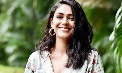 కోలీవుడ్‌లో బంపర్ ఆఫర్ కొట్టేసిన Mrunal Thakur ?